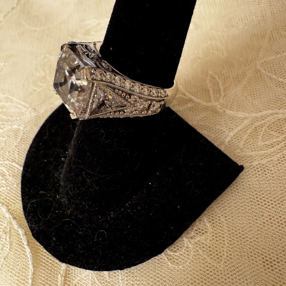 Genuine Diamond ring set in Sterling Silver - Picture 5 of 14